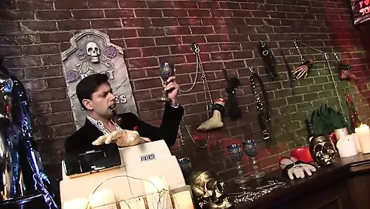 Güzel sarışın bebek üçlü seksten zevk aldı