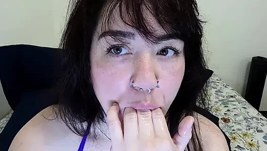 Vibratör, dildo ve eller mastürbasyon - kremsi orgazm için yumruk sokma
