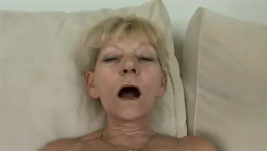 Büyükanne genç bbw alır