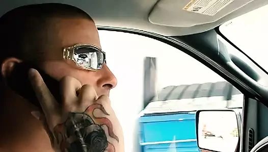 Regan Anthony büyük memeli ve yarak arzusu olan fışkırtmalı bir sarışın ve sikilmek için domalıyor