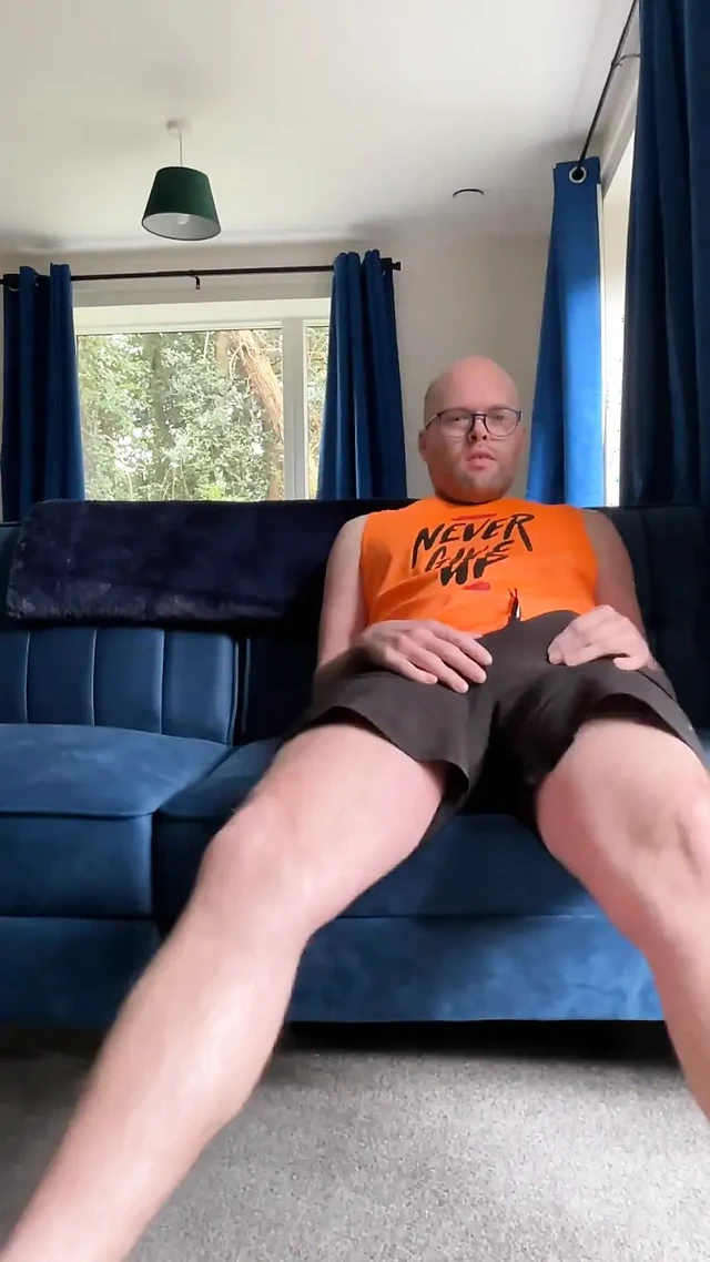 Yeni Eve Yerleşti, Boşalmak Için Bolca Azgın Eğlence