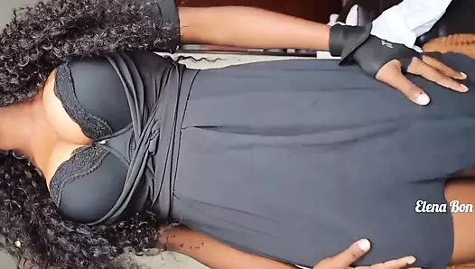 Zenci üvey anne üvey oğlunun büyük yarağını düşünürken mastürbasyon yapıyor