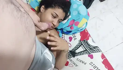 New York Abd'li 18 yaşındaki esmer büyük sarkık memeler üvey erkek kardeşinin büyük yarağını sikiyor arkadaşlar sikişiyor