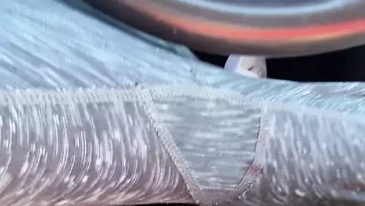 Gergin.. yol kenarında mastürbasyon yapıyor (kısa)