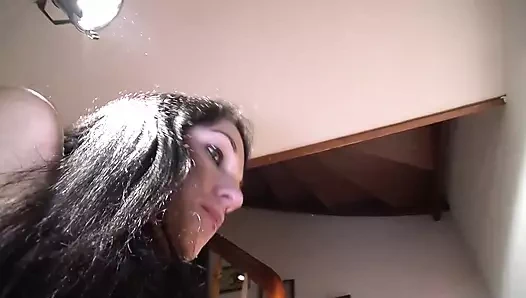 Meli azgın komşularına dildo sunuyor