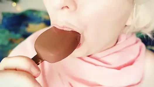 Diş teli fetişi - yakın çekim harika seslerle mukbang videosu asmr