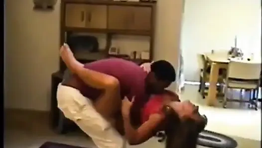 Aldatılan orta yaşlı seksi kadın - gavat orta yaşlı seksi kadın hepimiz gavat oyunu hakkındayız. Arkadaşlarım ve ben sert eş değiştirenleriz