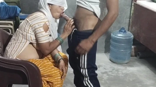 Karısını aradı ve yalnız bıraktı.