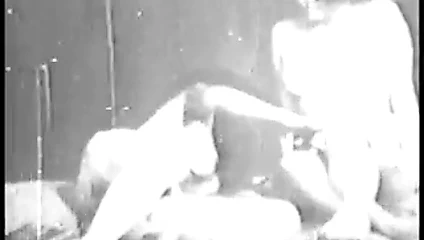 iki azgın babes lanet şanslı dostum ve yalamak kedi içinde grenli eski klip