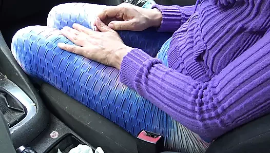 Sapık 18 yaşındaki üvey oğlum ona kıllı amcığımı göstermem için yalvardı