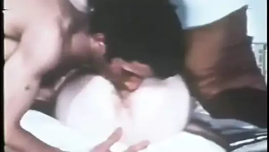 Azgın yarak emiyor klasik eşcinsel adam götünü yarakla siktiriyor