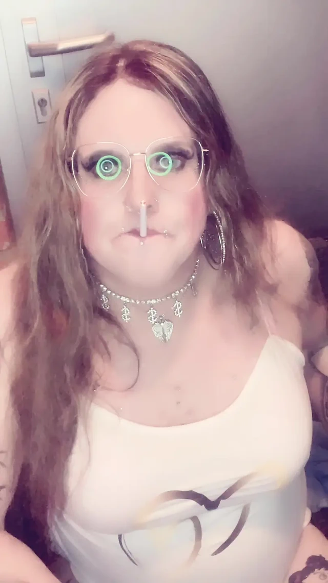 Ts Stefanie sexy smoking