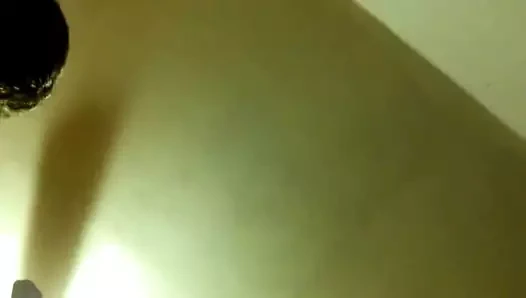 A trois dans leur chambre a coucher