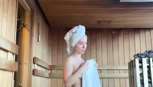 Seni benimle spor salonu soyunma odasına götüreceğim // beğendiysen yorumlarda yaz