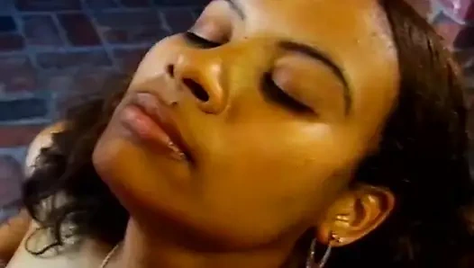 Hottie gets ona sıkı kedi ve memeler becerdin