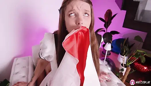 Anime kızı, lymia marks, sikilmeden önce sıkı küçük amcığını tatmin ediyor