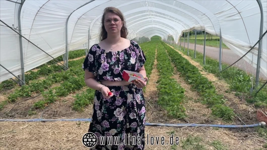 Kaltak?!? Çiftçinin birkaç çilek için sikişmesine ve anal yapmasına izin verin!