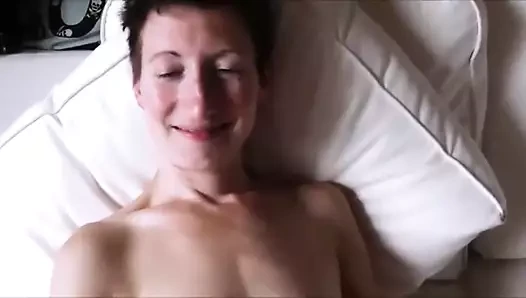 Sıkı milf ile küçük memeler nüfuz