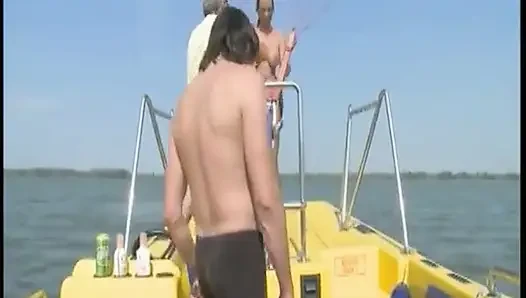 Твёрдый член мешает его измене