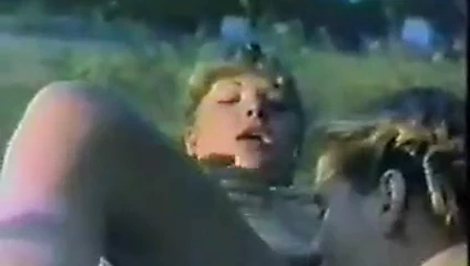 Lezbiyen sıcak kahrolası dışarı yan seks