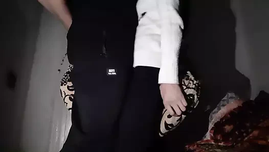 Amcıklarımızı yastığa ateşli bir şekilde ovuyor ve aynı anda boşalıyor