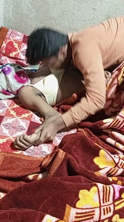 Puja kinar ne boyfrend ko aapne ghar e milne ke liye bolai our bhir. | Bölüm 1