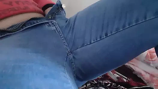 Üvey kız kardeş hentai videosu izliyor ve mastürbasyon yapıyor - lezbiyen illüzyon