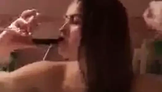 Sıcak kızıl alay ona minyon bod