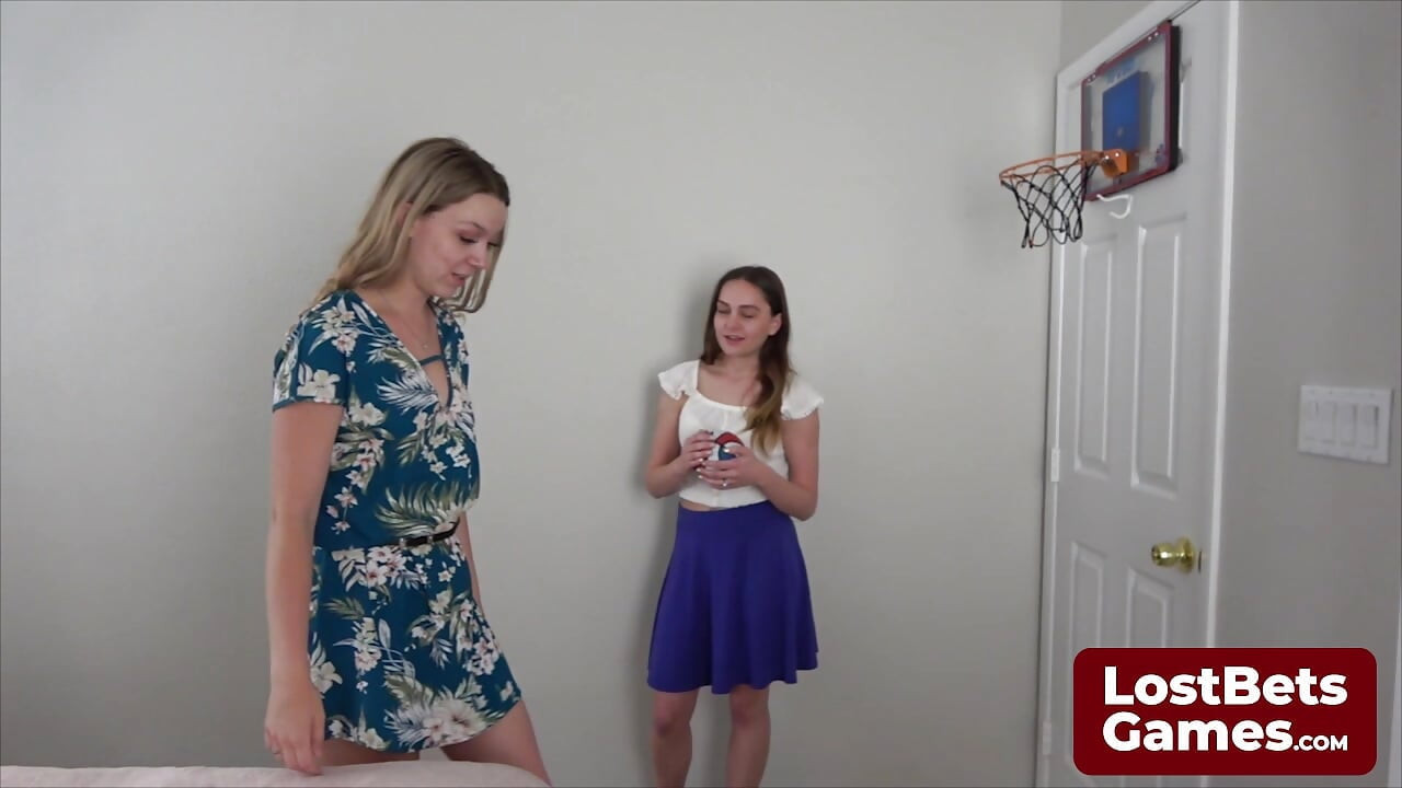 Aften Opal ve Clary Fae ile striptiz basketbol maçı
