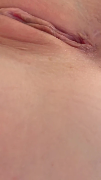 Seksi vücut tulumu ve siyah çoraplı ıslak amcıktan bakış açısı titreşimli orgazm | Klip 1