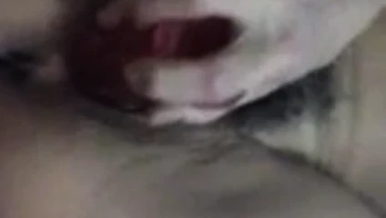 Con su juguete acanalado...