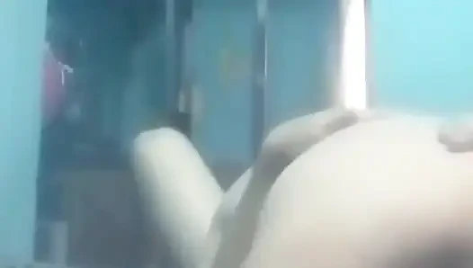 Önden bakan kovboy kız: her saksoda zevk