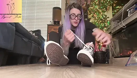 67 dev 16 feet boyut 14 converse