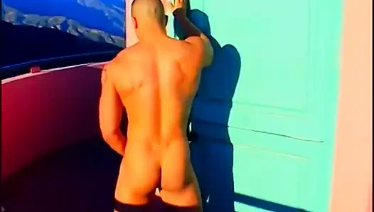 Kanepede sert yarağını sıvazlıyor