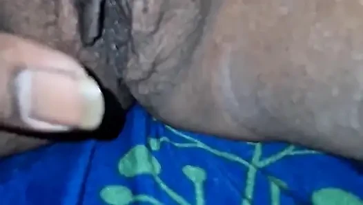 Sonu tam çıplak vücudunu göster