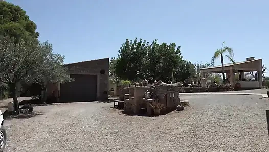 Büyük götlü sarışın orta yaşlı seksi kadın ile havuzda seks