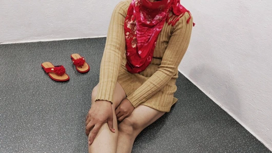 Üvey anne ve üvey oğlu sabah mısır gevreği ile sıcak sütü paylaşıyor