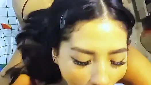 Hapiste Seks Göğüslü Bir Hintliyle Çok Daha Doğrudur