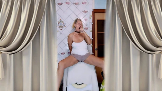 Ateşli ev hanımı Lukerya, sabah flörtü çamaşır makinesinde dişlerini fırçalıyor ve twerk yapıyor.