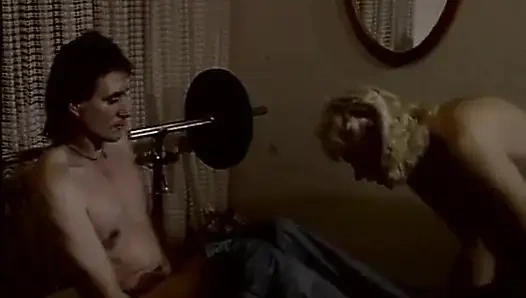 Fransa'dan olgun sarışın ona yarağını kullanması için ateşli gösteriyor