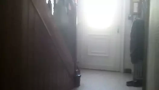 Bebek bebek beziyle posta kutusuna gittiğinde