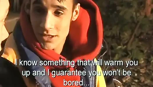 Beni ısıt: iki tatlı kız sıcak kalmak için sikişiyor