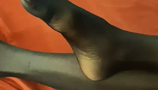 Sabahın erken saatlerinde siyah külotlu çorabım