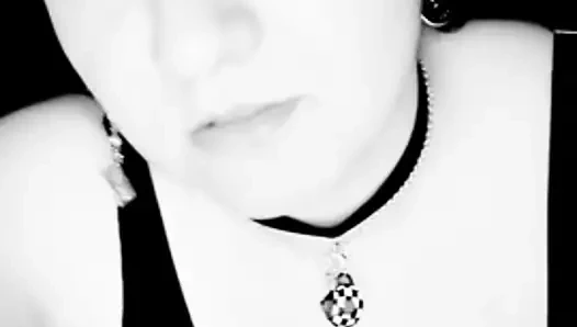 Noir göğüsler dans ediyor. göğüslerime dokunmak çok seksi.