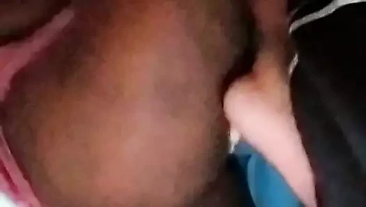 Büyük siyah göt beyaz dildoya biniyor