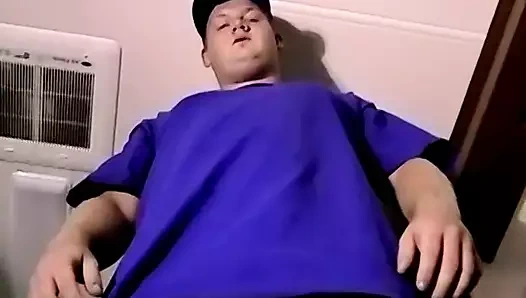 Tombul heteroseksüel adam Chez sakso çekiyor