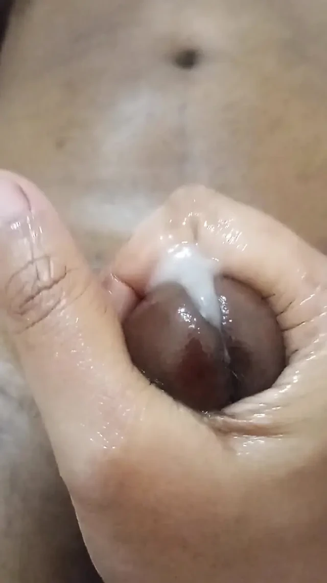 Lund ka pani nikal diya bhabhi ne hila hila kar kala lund pura nichod diya