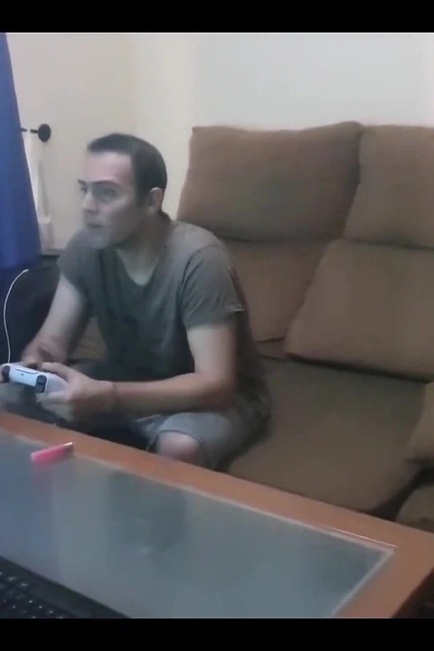 Kız arkadaşım büyük yarak emiyor