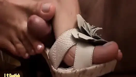 Hot Wife in Sexy Jeans Footjob!