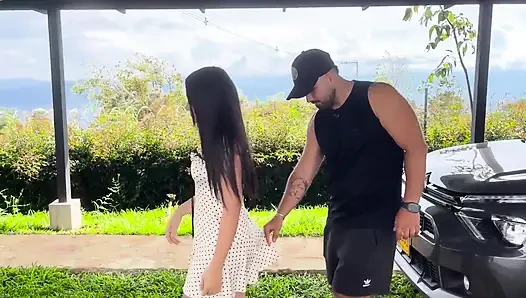 Jogging yaptıktan sonra güzel kızı üvey babalarının evinde yalnızken sikiyorum, götlerinde büyük boşalma